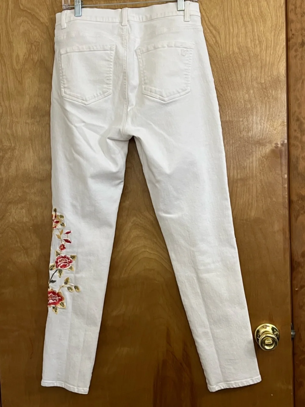 DG2 by Diane Gilman White Straight Leg Jeans with Floral Embroidery 10 - Picture 3 of 4